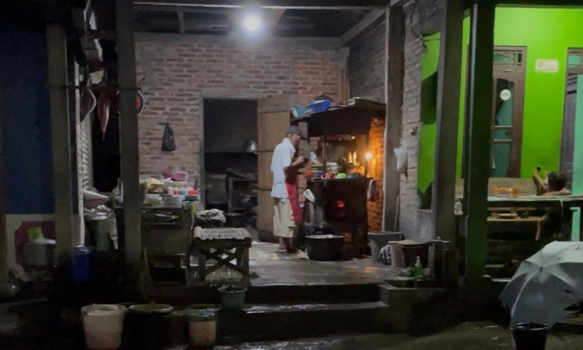 Keunikan Kuliner Legendaris Soto Ayam Kampung Pak Sambi