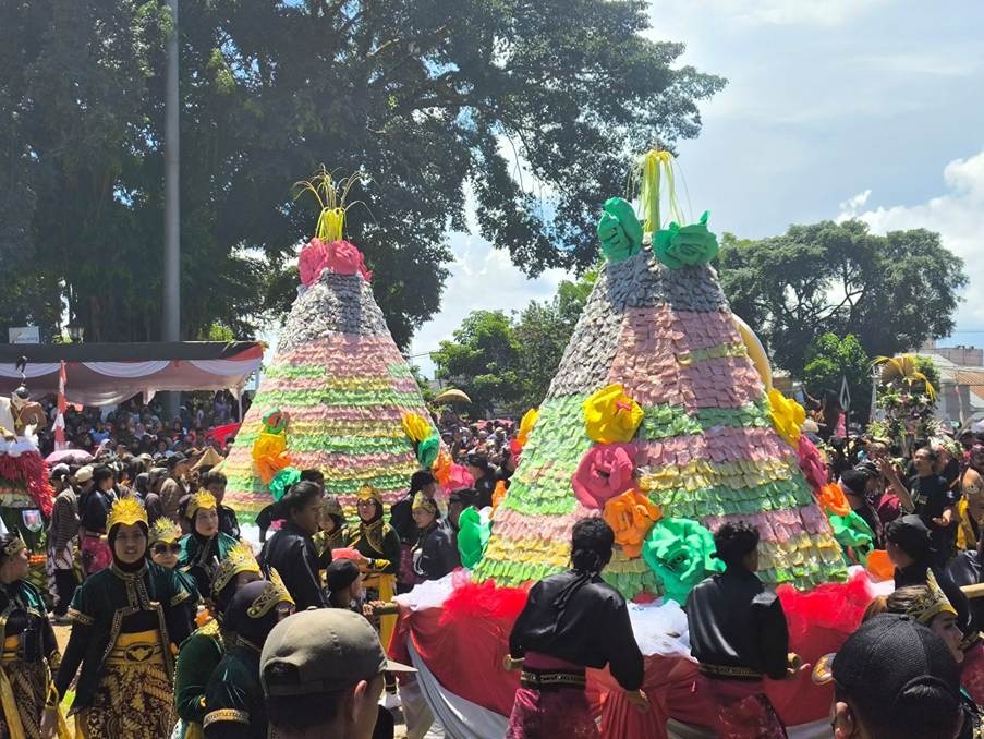 Langsung Ludes, Grebeg Getuk Meriahkan Hari Jadi ke-1120 Kota Magelang